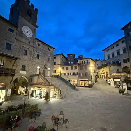 La Casa Sulla Piazza * コルトーナ