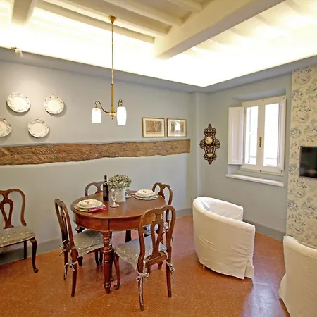 Apartament La Casa Sulla Piazza *