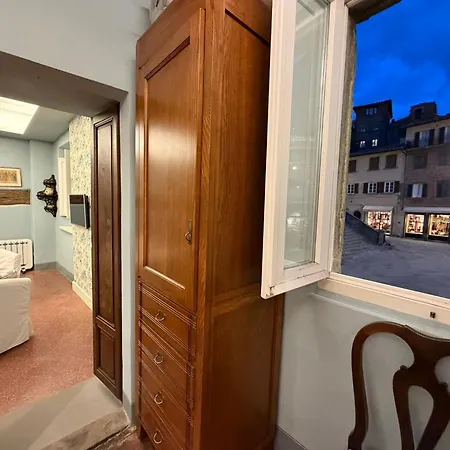 La Casa Sulla Piazza * コルトーナ